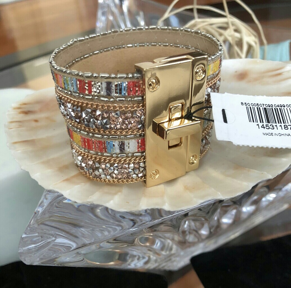 Multicolored Turn Lock Bracelet - Picture 3 of 4